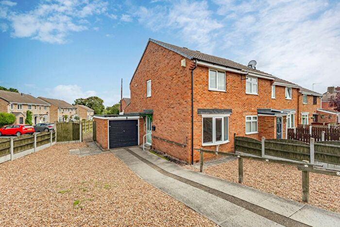 2 Bedroom End Of Terrace House For Sale In Crayford Drive, Crofton, WF4