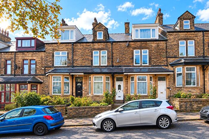 4 Bedroom Terraced House For Sale In Duckworth Terrace, Bradford, West Yorkshire, BD9
