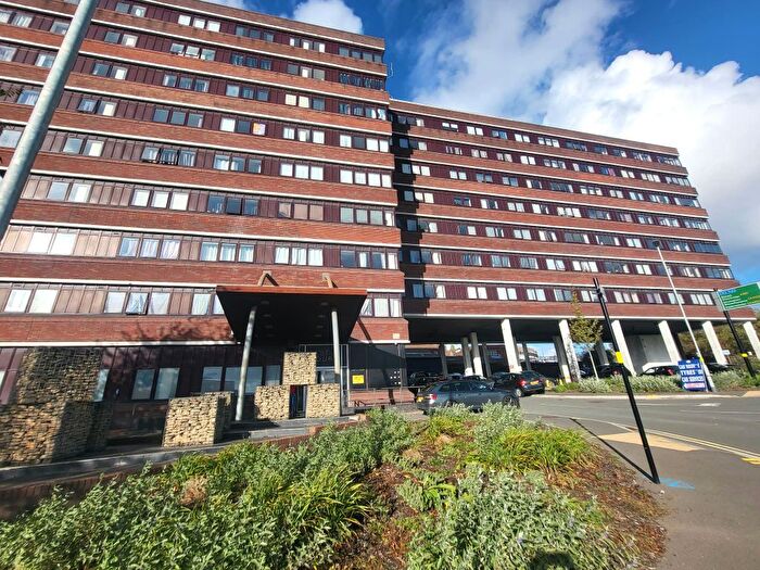 2 Bedroom Flat To Rent In Castle Court, The Minories, Dudley, DY2