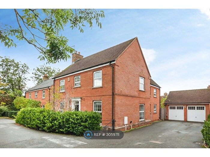 4 Bedroom Detached House To Rent In Balwen, Buckingham, MK18