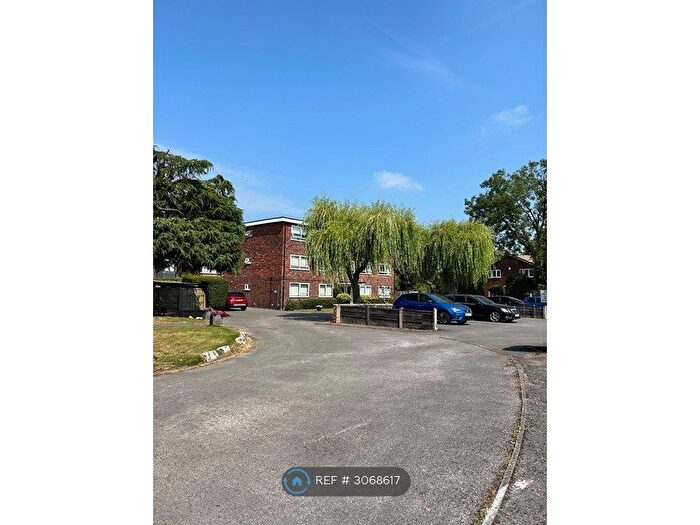 2 Bedroom Flat To Rent In Arran Court, Cheadle Hulme, Cheadle, SK8