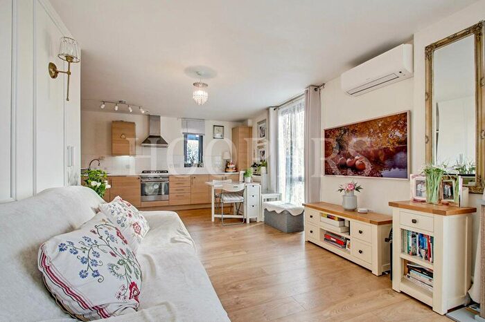 2 Bedroom Flat For Sale In Neasden Lane, London, NW10