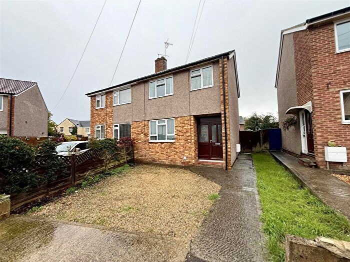 3 Bedroom Semi-Detached House For Sale In Braemor Road, Calne, SN11