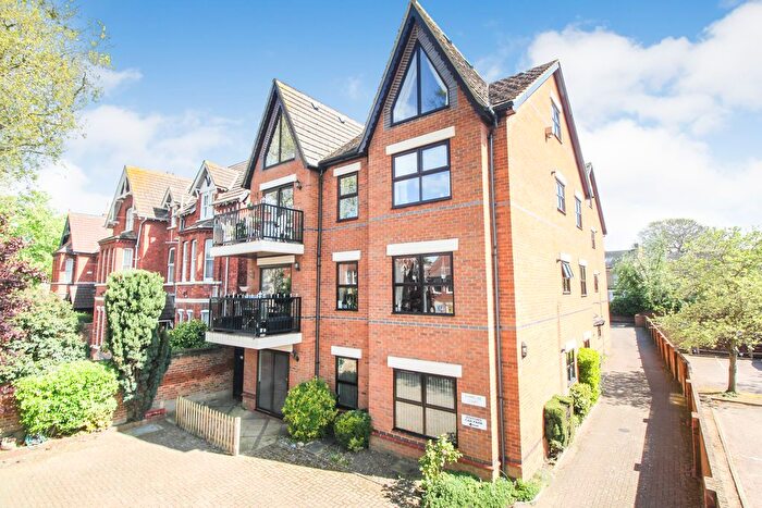 2 Bedroom Flat For Sale In Shakespeare Road, Bedford, MK40
