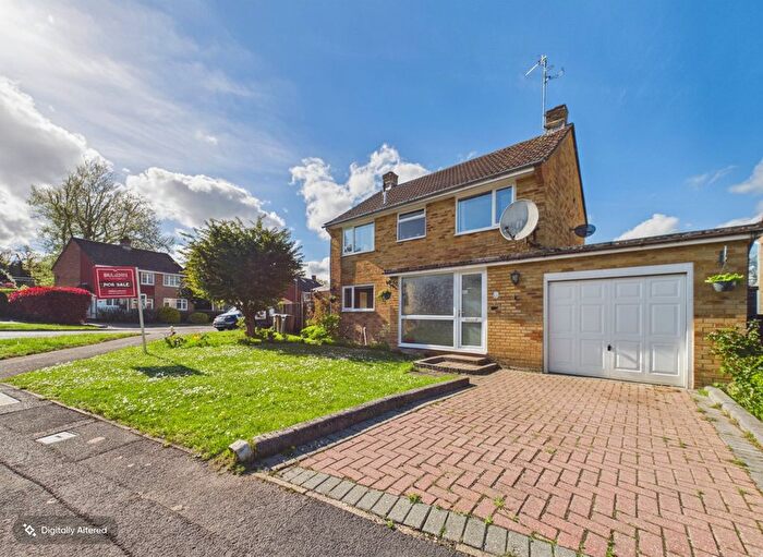4 Bedroom Detached House For Sale In Poynings Crescent, Basingstoke, RG21