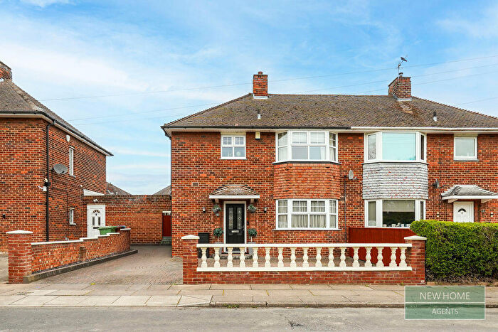 3 Bedroom Semi-Detached House For Sale In Beverley Crescent, Grimsby, DN32