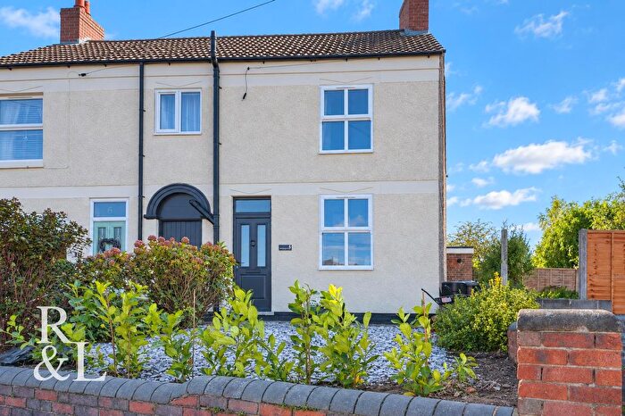 3 Bedroom Semi-Detached House For Sale In Mount Pleasant Road, Castle Gresley, DE11