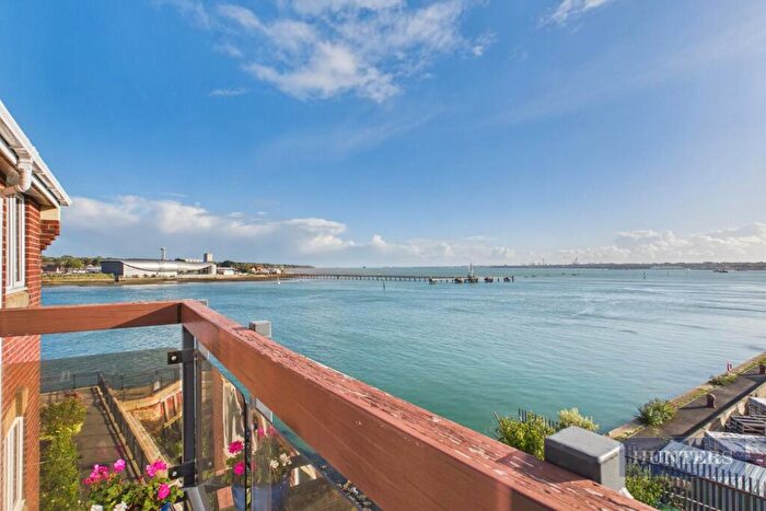2 Bedroom Flat For Sale In Pacific Close, Southampton, SO14