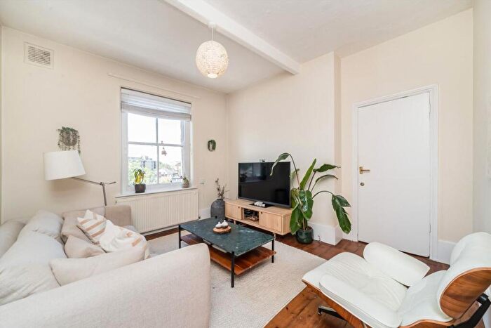 2 Bedroom Flat For Sale In Brett Road, Hackney Central, E8