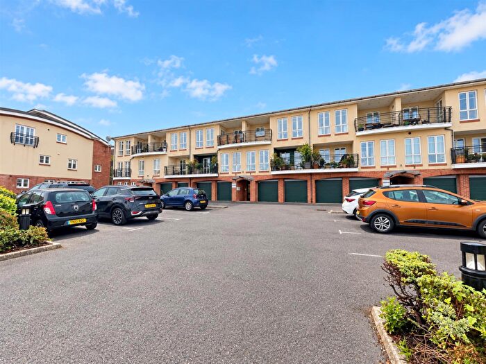 2 Bedroom Flat For Sale In Fort Road, Newhaven, BN9