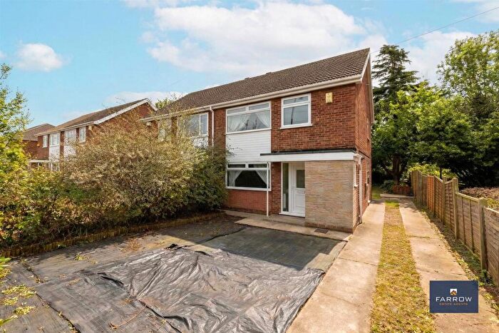 3 Bedroom Semi-Detached House For Sale In St. Nicholas Drive, Grimsby, DN37