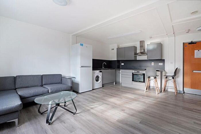 2 Bedroom Apartment To Rent In Apt Phoenix Court, Sheffield, S1