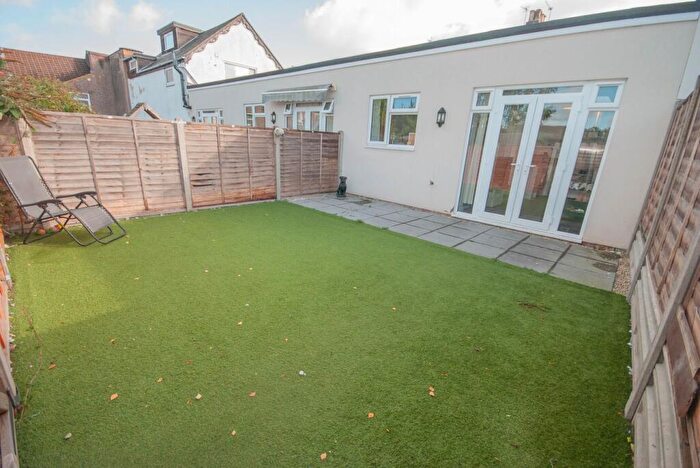 1 Bedroom Bungalow To Rent In Spring Street, Rugby, CV21