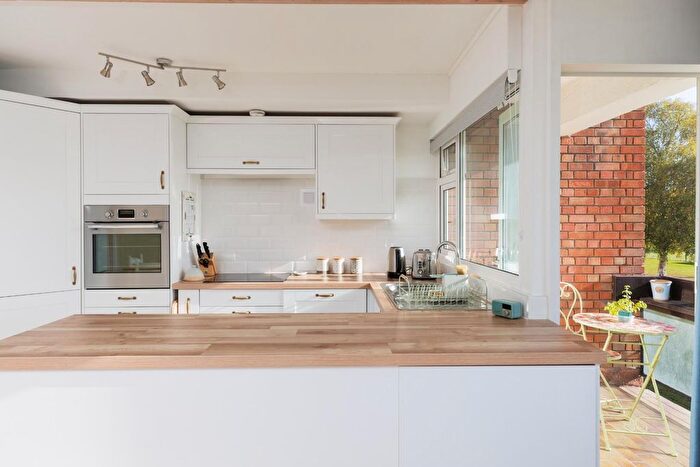 2 Bedroom Flat For Sale In Rayleigh Road, Coombe Dingle, BS9