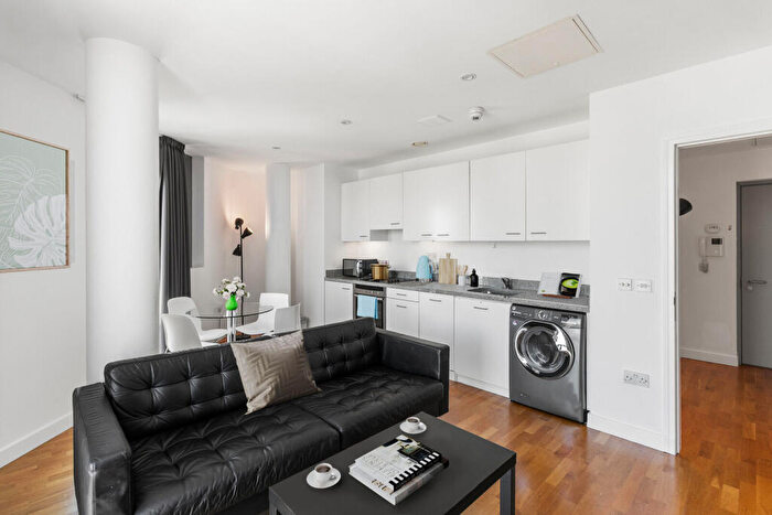 1 Bedroom Flat To Rent In Pentonville Road, King's Cross, London, N1