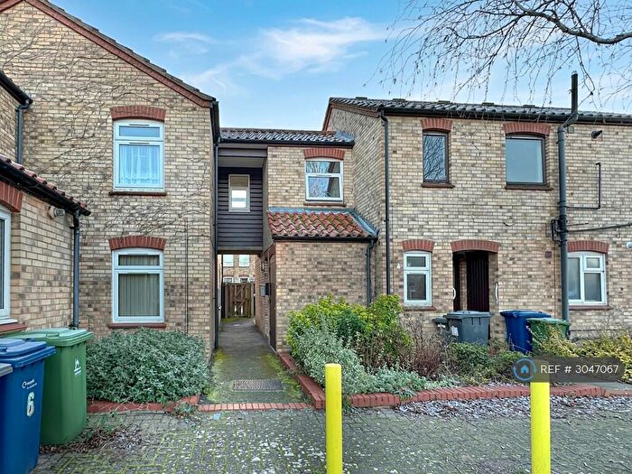 2 Bedroom Flat To Rent In Hadleigh Court, Cambridge, CB5