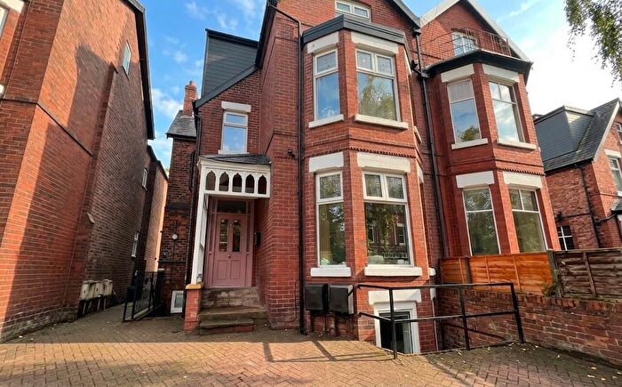 2 Bedroom Apartment To Rent In Clifton Road - Chorlton, M21