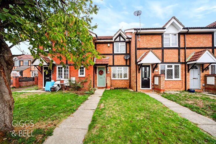 2 Bedroom Terraced House For Sale In Farmbrook, Luton, Bedfordshire, LU2