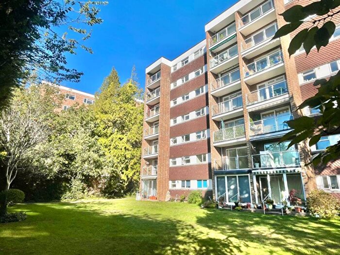 2 Bedroom Apartment For Sale In Lindsay Road, Poole, BH13
