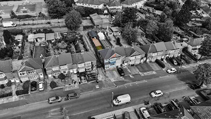 3 Bedroom End Of Terrace House For Sale In Ravenshill Road, Birmingham, B14