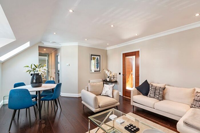 2 Bedroom Flat To Rent In Elmgrove Road, Weybridge, KT13