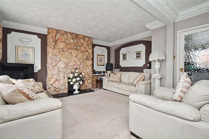 3 Bedroom Semi-Detached House For Sale In Goodwood Avenue, Kippax, Leeds, West Yorkshire, LS25