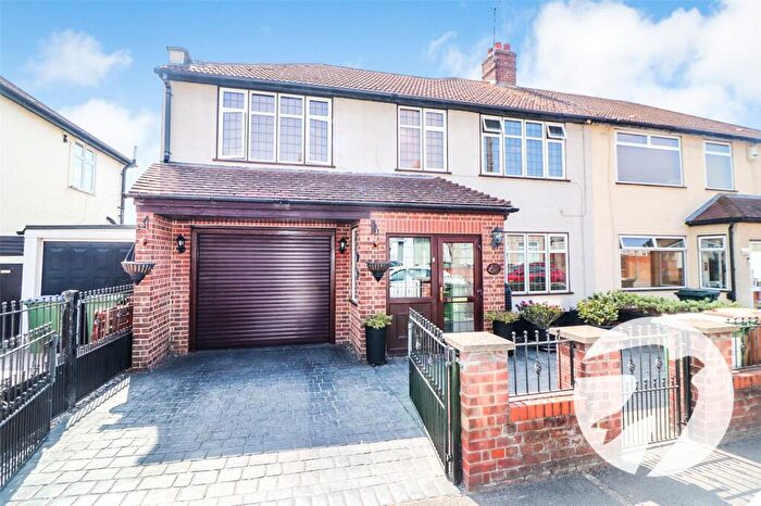 4 Bedroom Semi-Detached House For Sale In St. Pauls Road, Erith, DA8