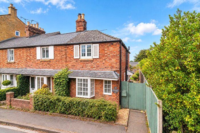 2 Bedroom End Of Terrace House For Sale In Leamington Road, Broadway, Worcestershire, WR12