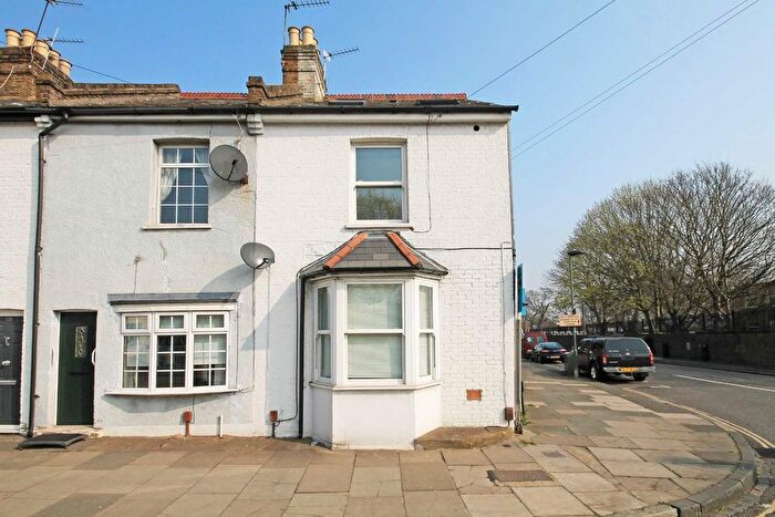 1 Bedroom Flat To Rent In Kneller Road, Kneller Road, TW2