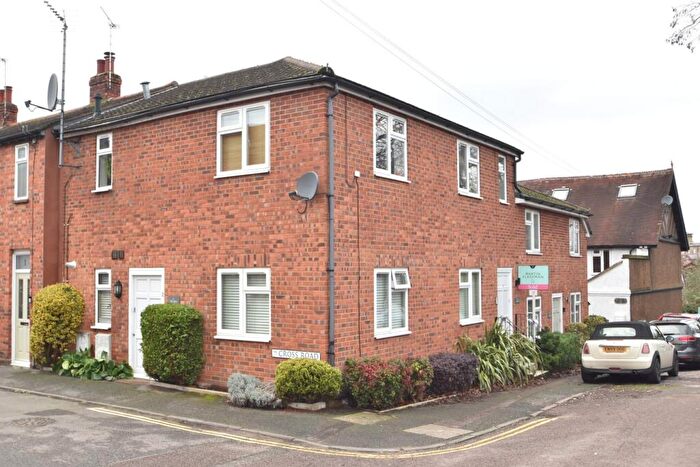 1 Bedroom Maisonette For Sale In Vale Road, Weybridge, KT13