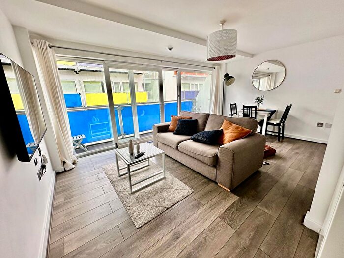 2 Bedroom Flat To Rent In Concord Street, Leeds, LS2