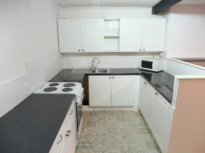 2 Bedroom Cottage To Rent In Rake Bank, Halifax, HX2