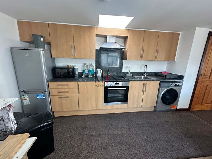 1 Bedroom Flat To Rent In Adelaide Road, Southall, UB2