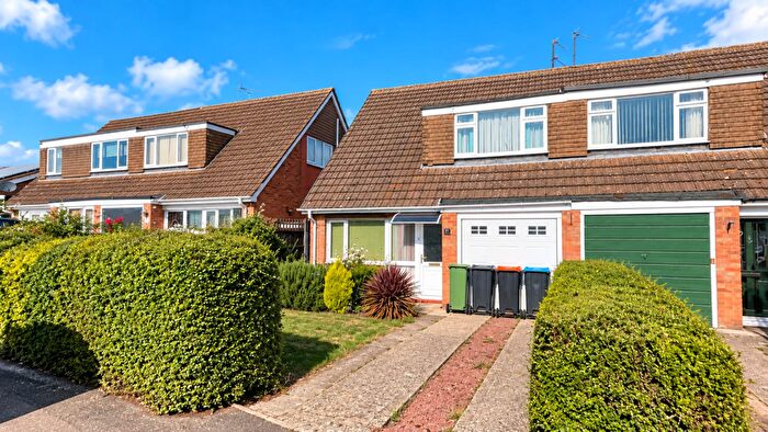 3 Bedroom Semi-Detached House For Sale In Worcester Close, Newport Pagnell, MK16