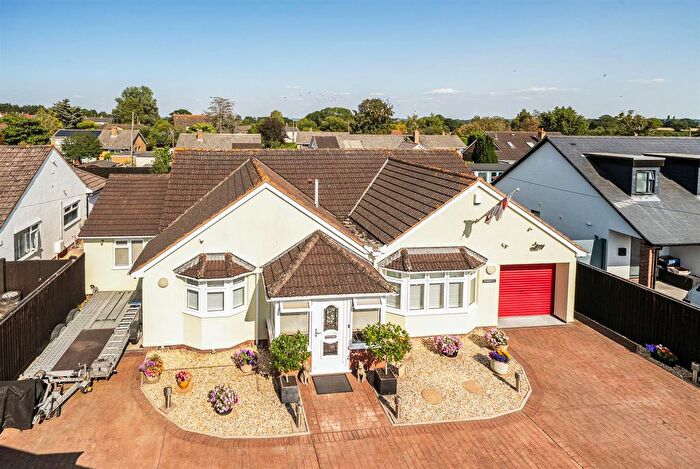 4 Bedroom Bungalow For Sale In Creech Heathfield, Taunton, TA3