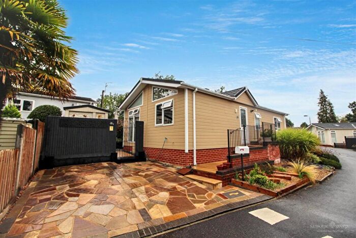 2 Bedroom Park Home For Sale In Garston Park, Tilehurst, Reading, RG31