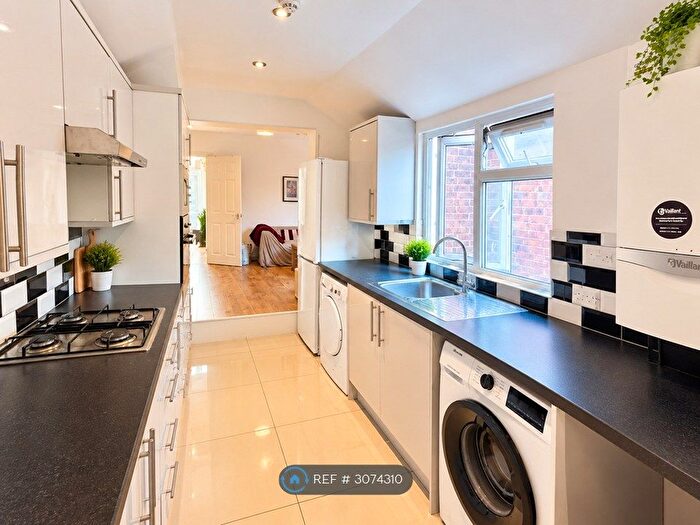 5 Bedroom Terraced House To Rent In Essex St, Reading, RG2