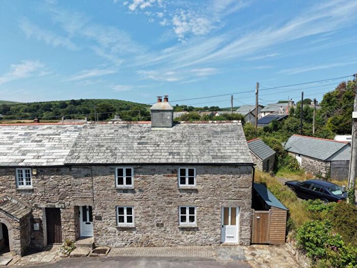 3 Bedroom Semi-Detached House For Sale In Trewint, Launceston, PL15