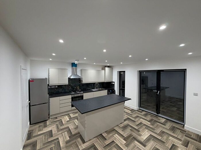 5 Bedroom Terraced House To Rent In Lodge Lane, Collier Row, Romford, RM5