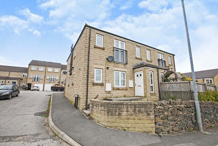 2 Bedroom End Of Terrace House To Rent In Moins Close, Halifax, West Yorkshire, HX2