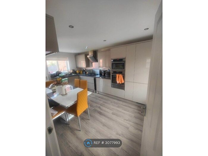 4 Bedroom Semi-Detached House To Rent In Pigeon Grove, Bracknell, RG12