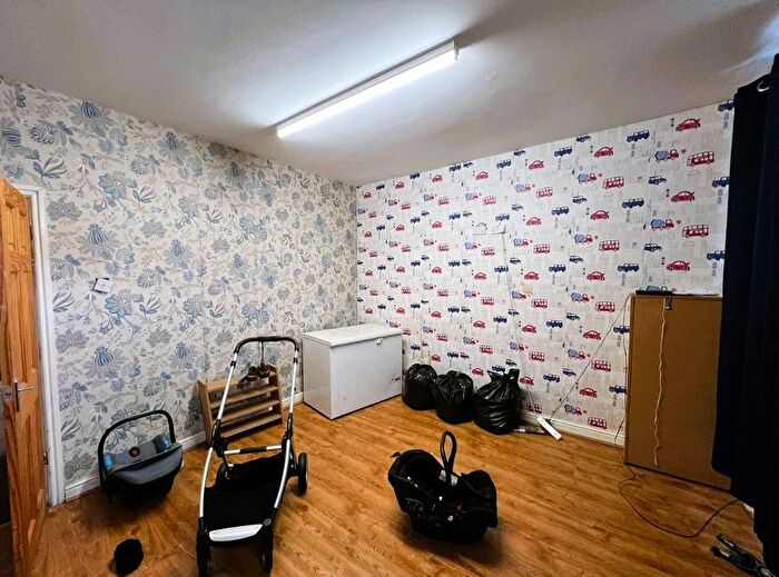 3 Bedroom End Of Terrace House To Rent In Dalkeith Street, Walsall, WS2