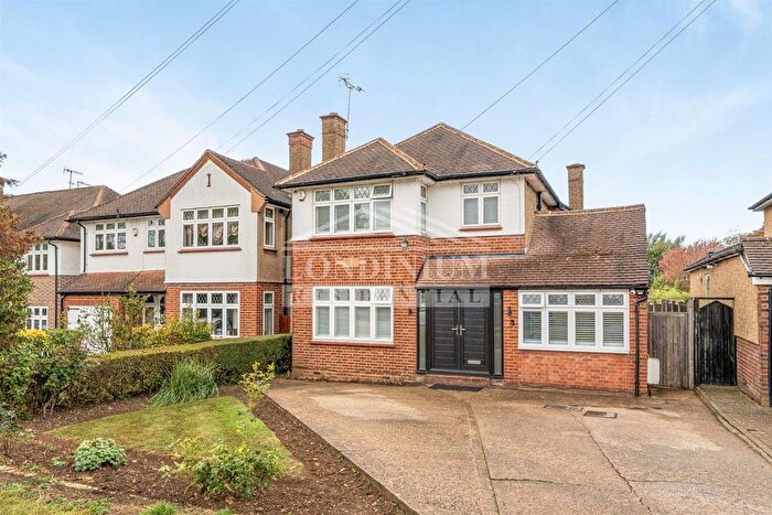 3 Bedroom Detached House For Sale In Coldharbour Lane, Bushey, WD23