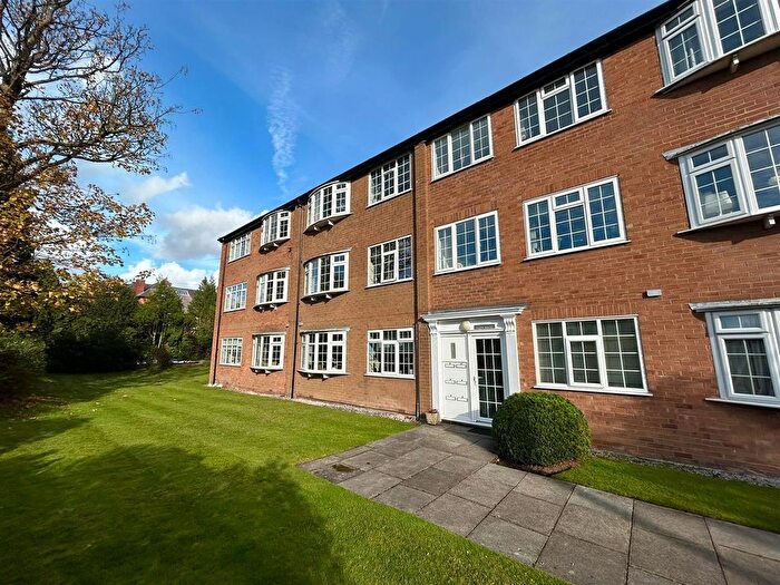 2 Bedroom Flat For Sale In Irlam Road, Sale, M33