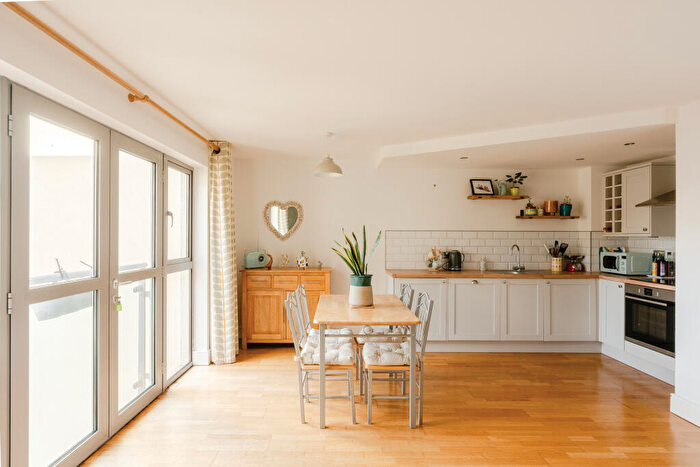 1 Bedroom Flat For Sale In Elmdale Road, Clifton, Bristol, BS8