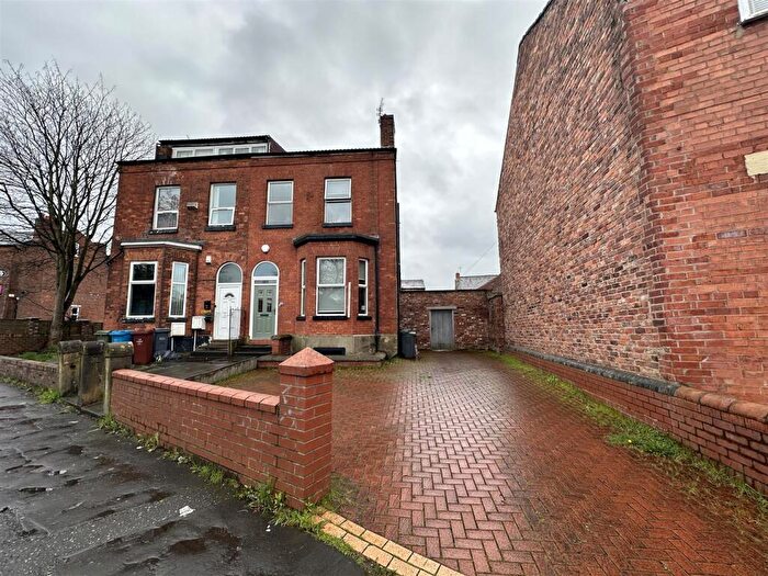 8 Bedroom Property To Rent In Dickenson Road, Rusholme, £pppw, M14