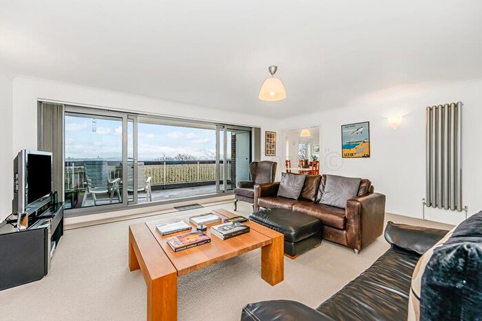 3 Bedroom Apartment To Rent In Sydney Road, Woodford, IG8
