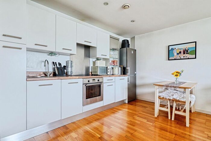 2 Bedroom Apartment For Sale In East Street, Leeds, LS9