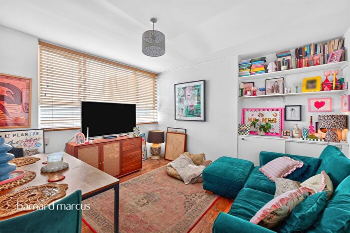 1 Bedroom Flat For Sale In Hillcrest, Sunray Avenue, London, SE24