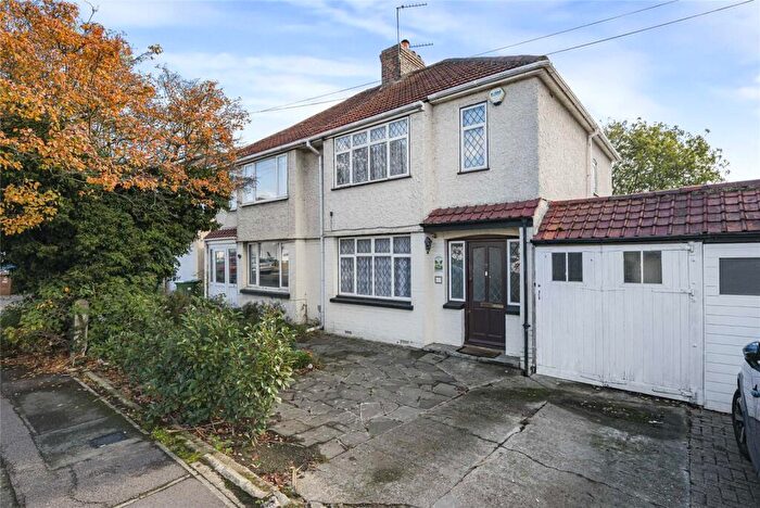 3 Bedroom Semi-Detached House For Sale In Newlyn Road, Welling, Kent, DA16
